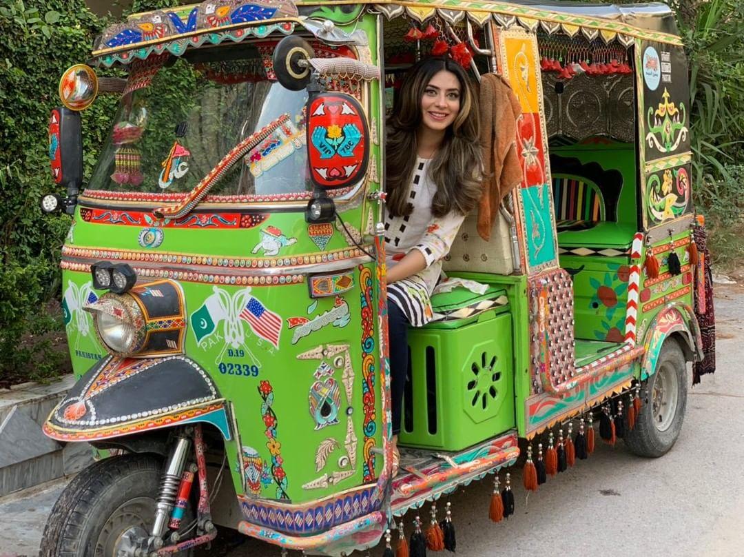 Subah Say Agay takes viewers to a fun rickshaw ride with Alexander ...